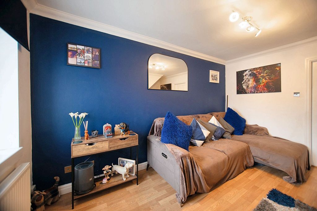 Property photo 2 of 18