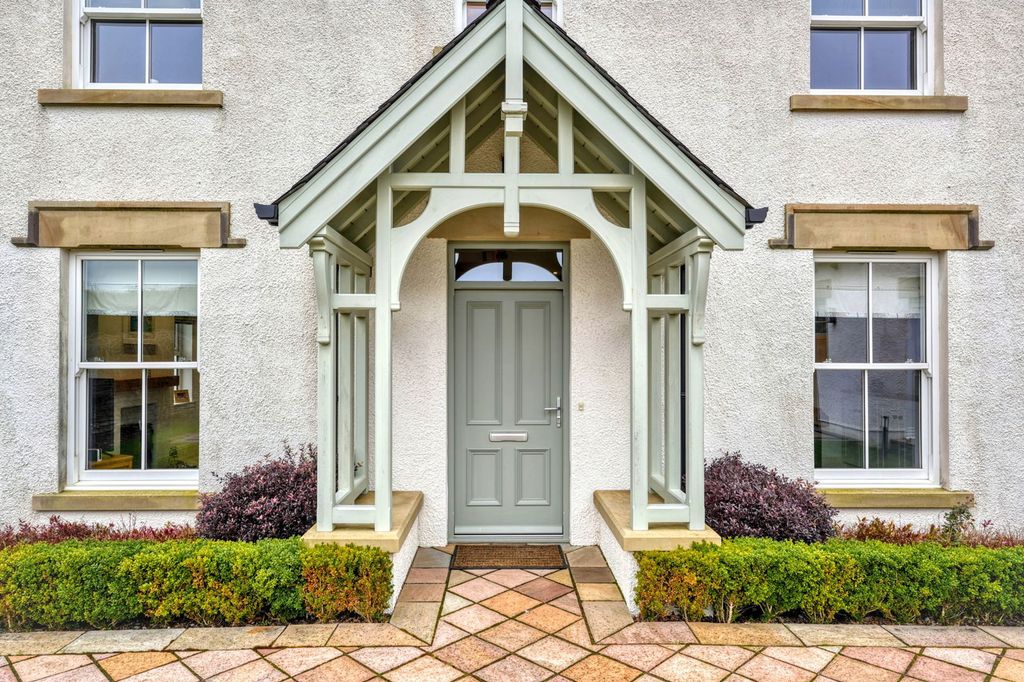 Property photo 3 of 34