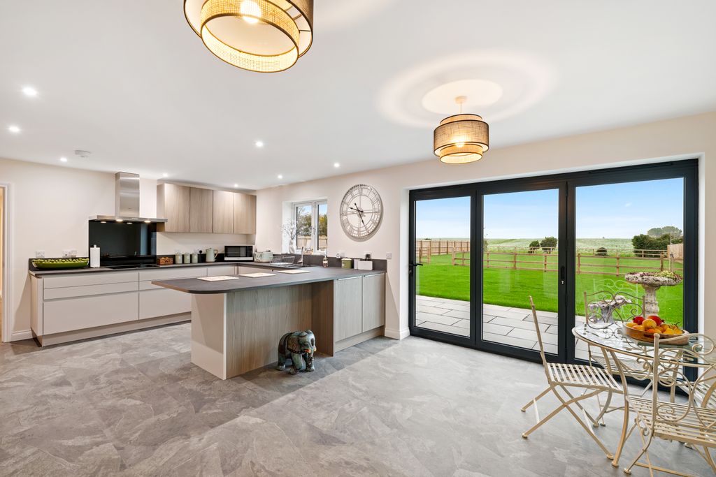 Property photo 3 of 19 65