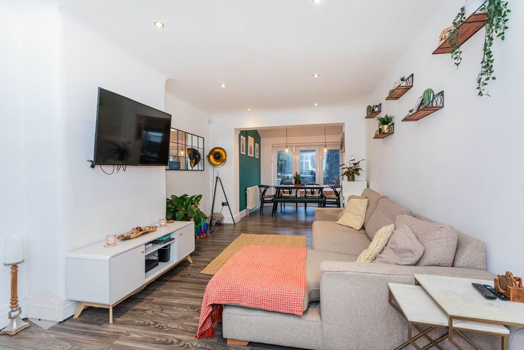 Property photo 3 of 22 Picture No. 10