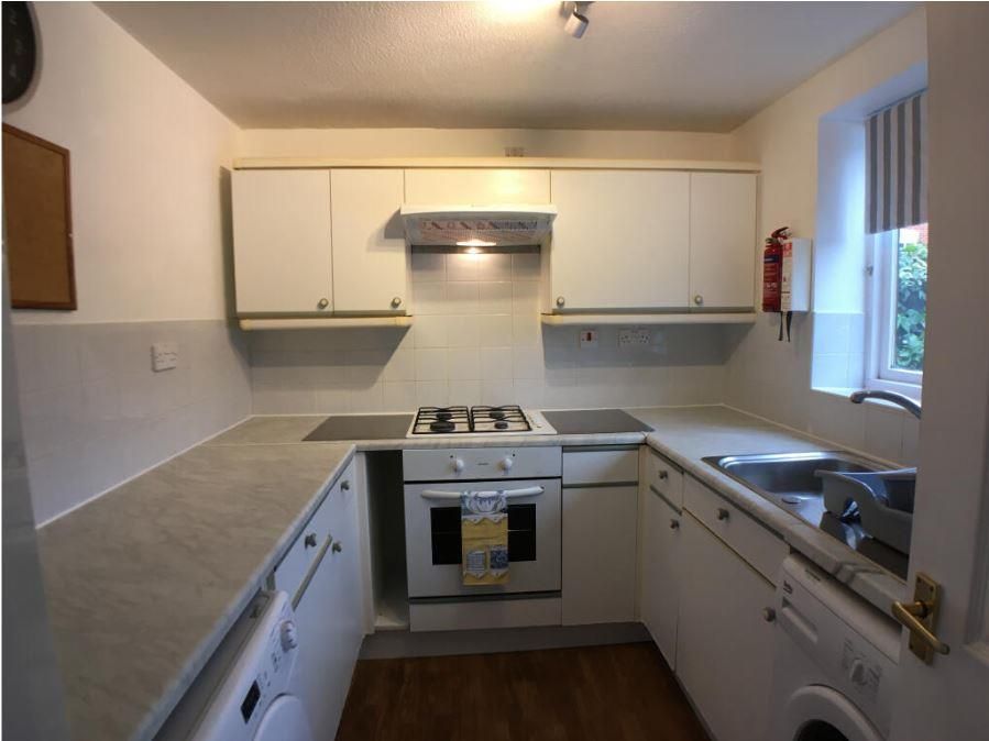 Property photo 3 of 9 Kitchen
