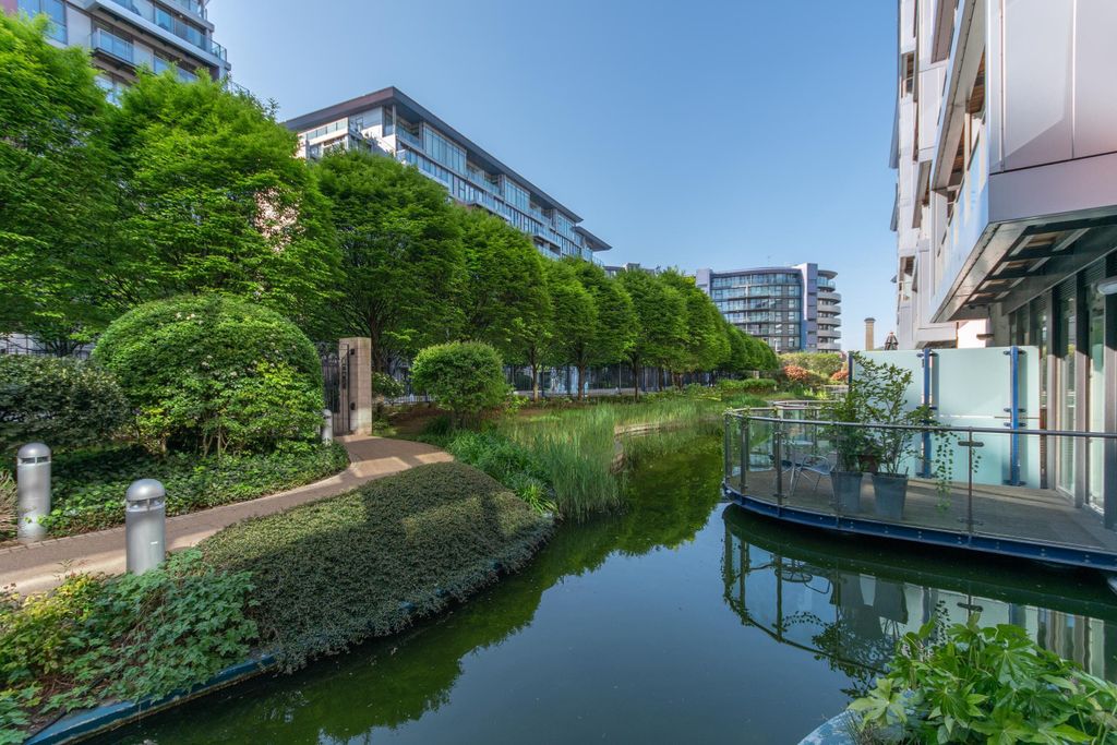 Property photo 1 of 21 Balcony