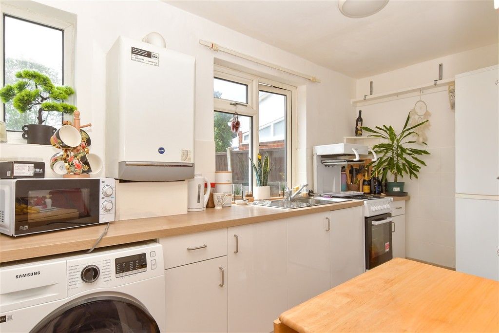 Property photo 3 of 6 Kitchen