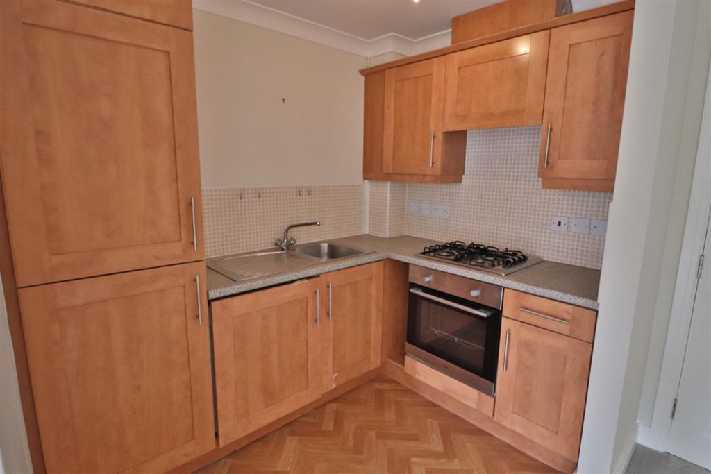 Property photo 3 of 14 Kitchen