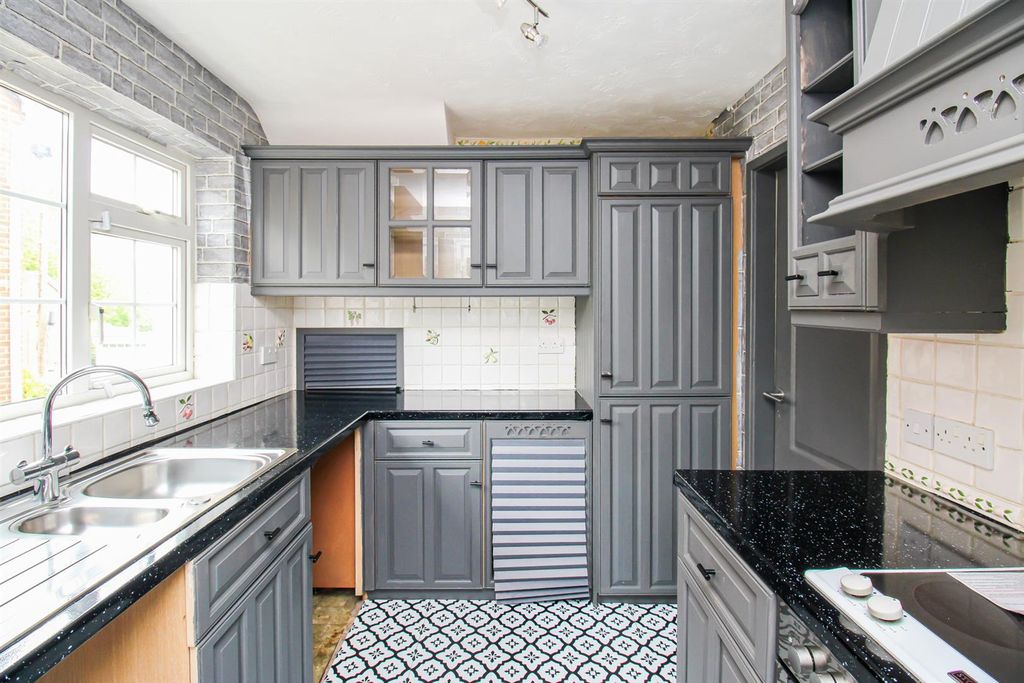 Property photo 3 of 12 Kitchen