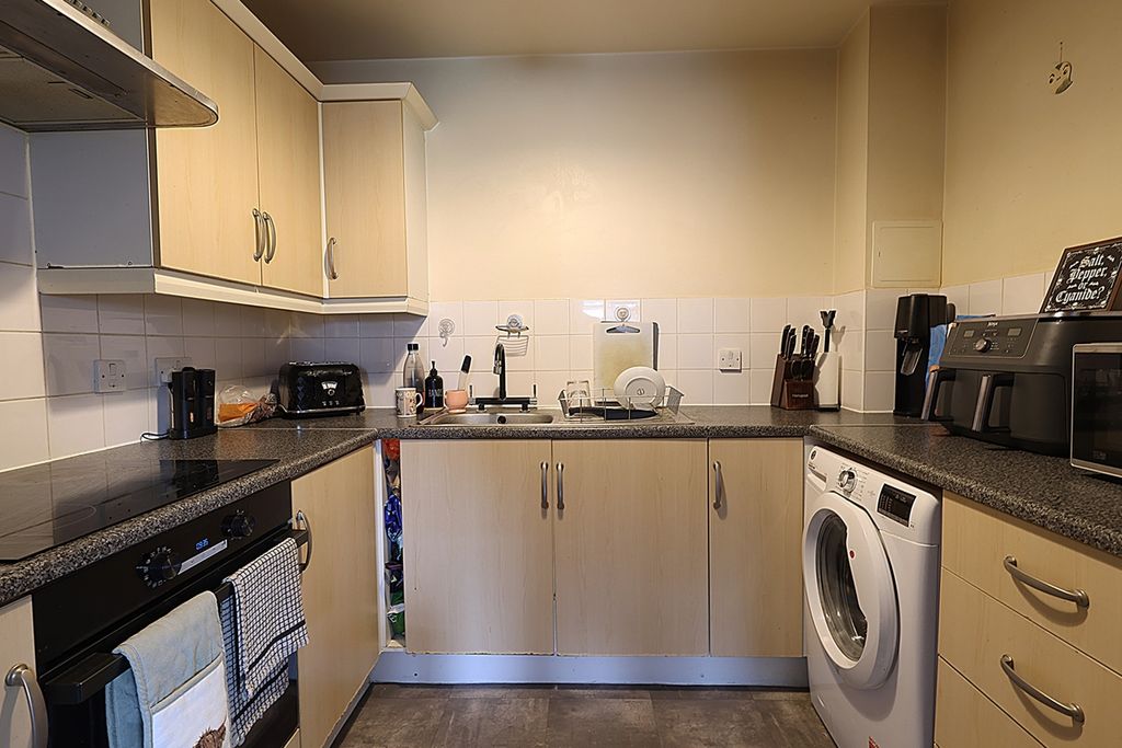 Property photo 3 of 6 Kitchen