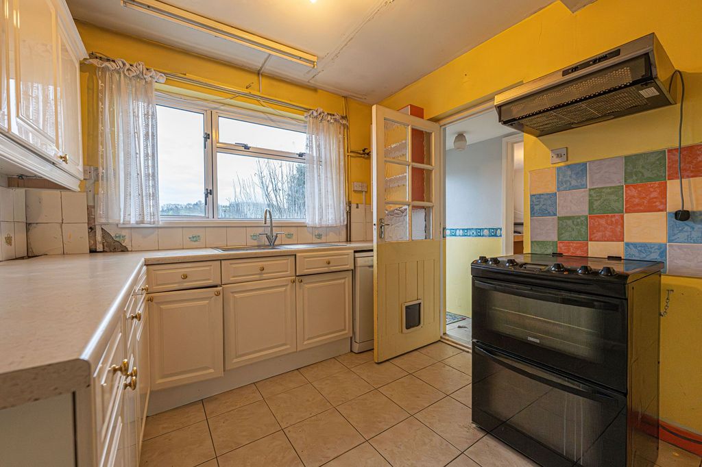 Property photo 2 of 33