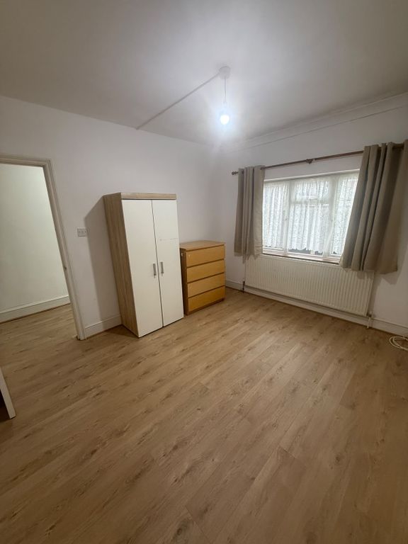 Property photo 1 of 11 1 Bed Flat To Rent Gordon Road, Ilford Ig1 2Xt