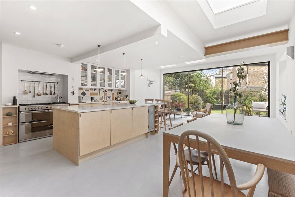 Property photo 2 of 17 Picture No. 12