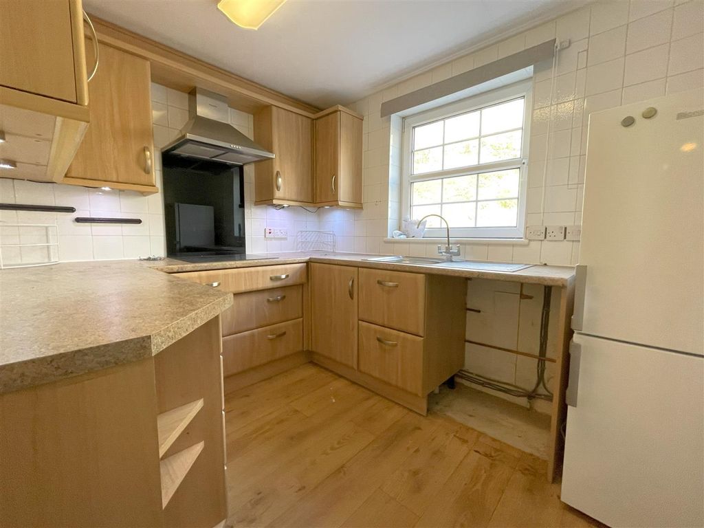 Property photo 2 of 9 Kitchen.Jpg
