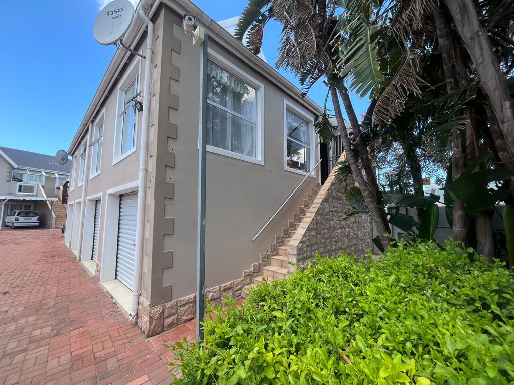 Property photo 2 of 17 1Jf1699581