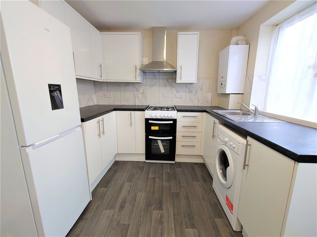 Property photo 1 of 11 Kitchen