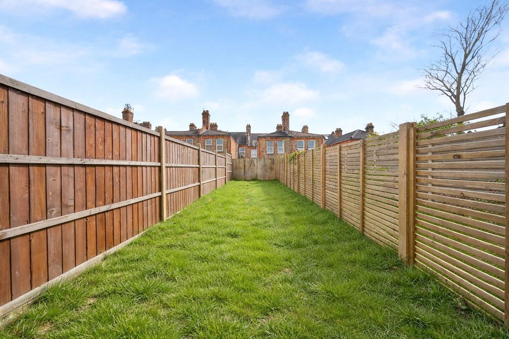 Property photo 2 of 9 Picture No. 23