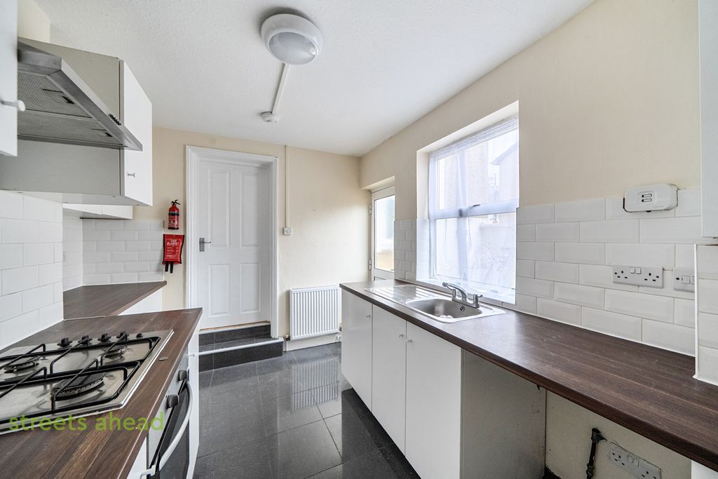 Property photo 2 of 16 2626902E-962c-493...
