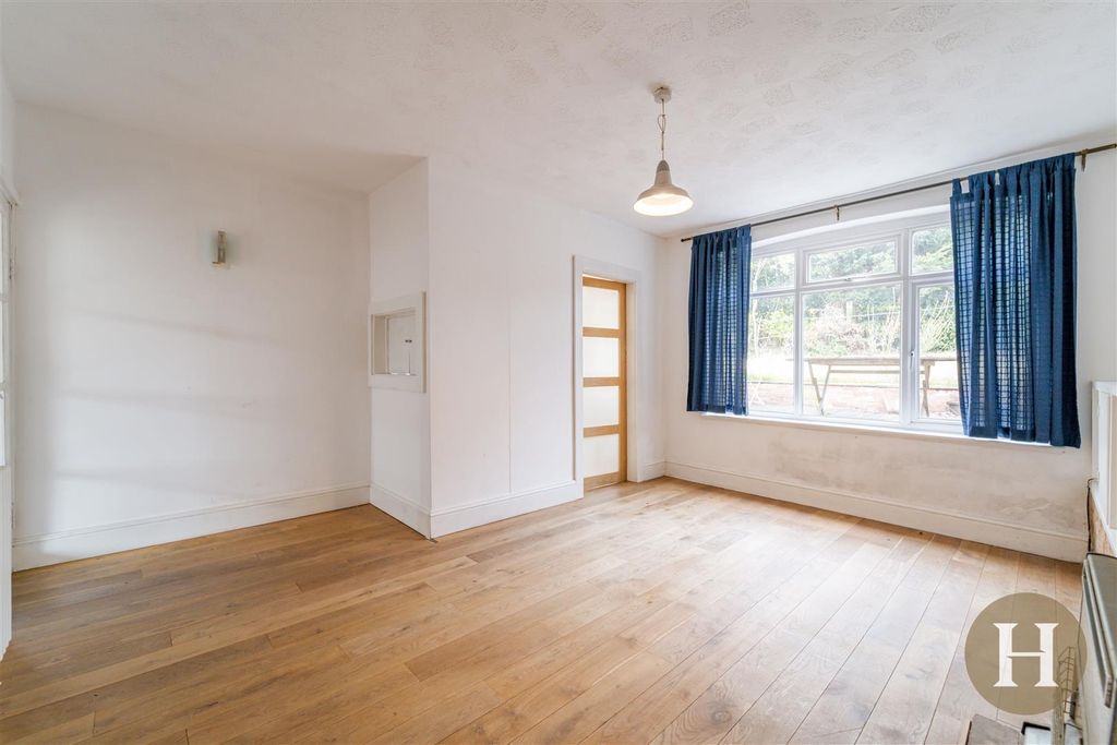 Property photo 2 of 30 Hadleigh Estate Agents-24.Jpg