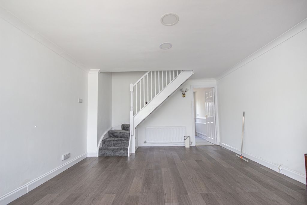 Property photo 2 of 11 2