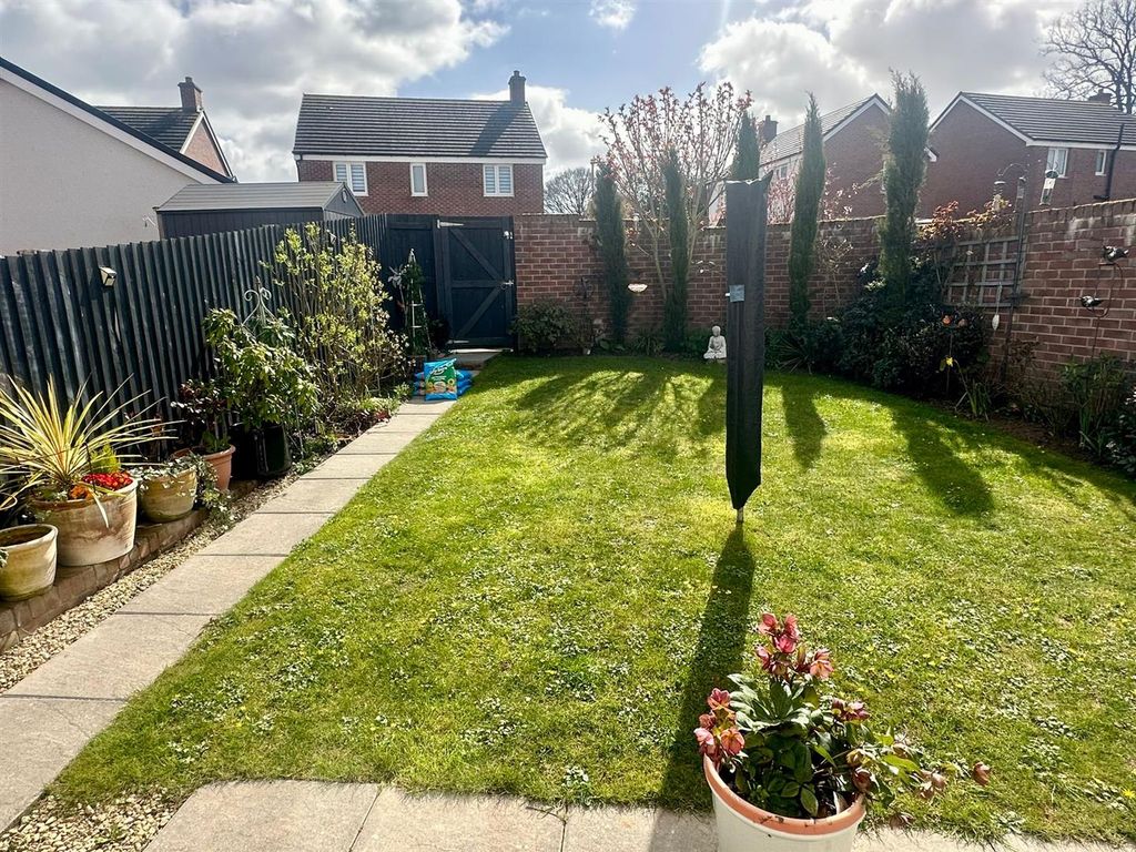 Property photo 2 of 20