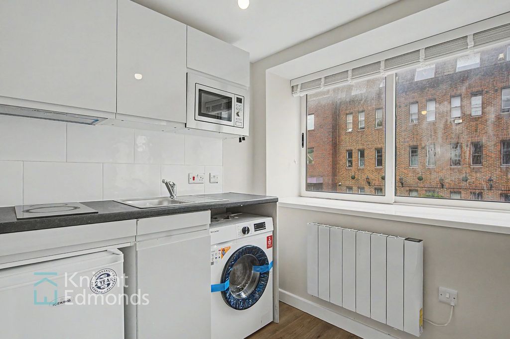 Property photo 3 of 4 Kitchen