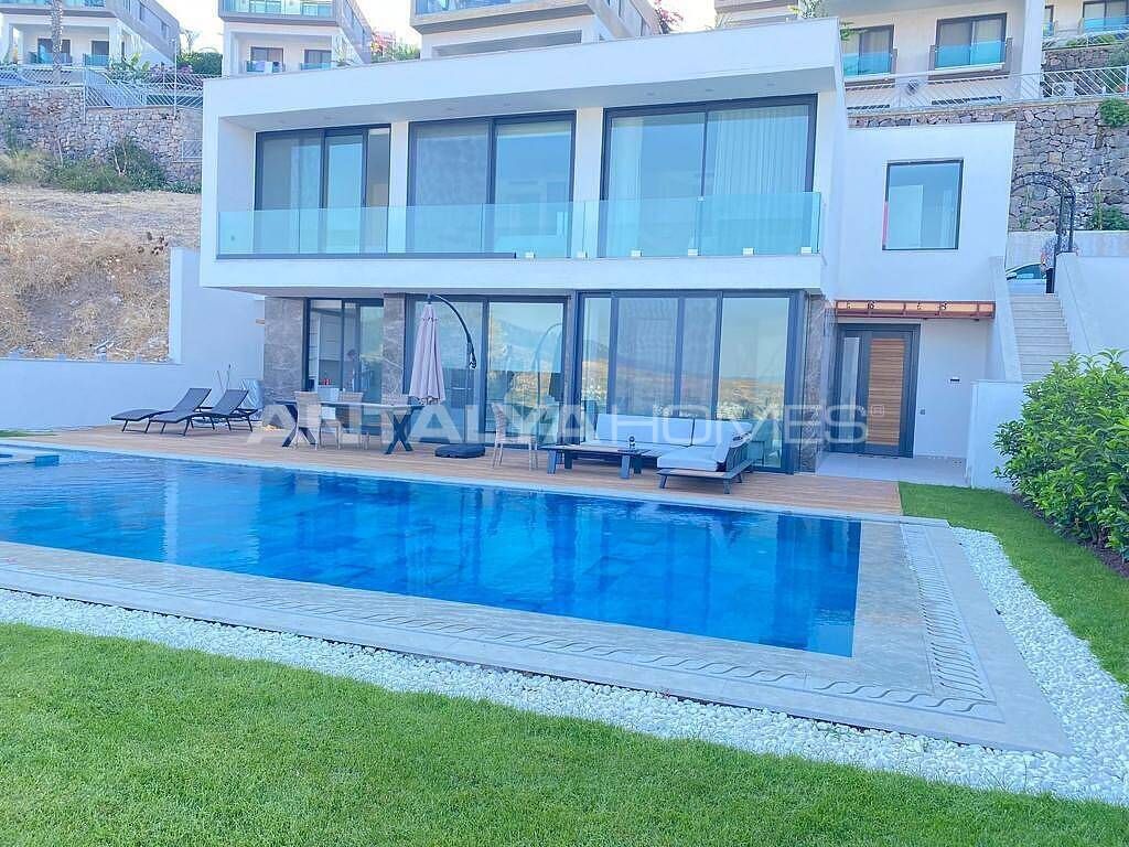 Property photo 2 of 32