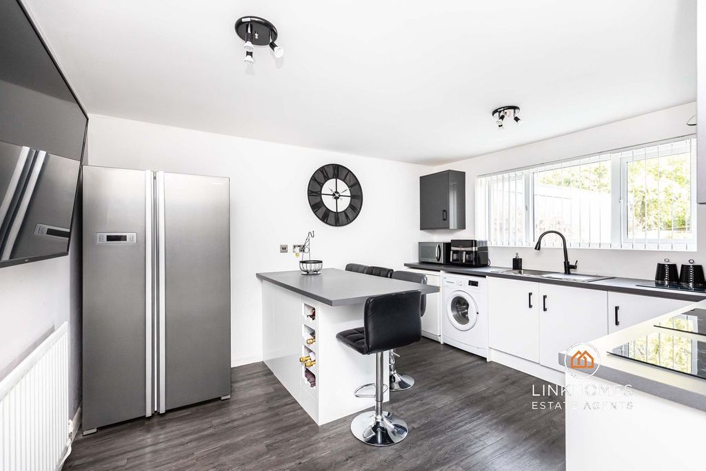 Property photo 2 of 23