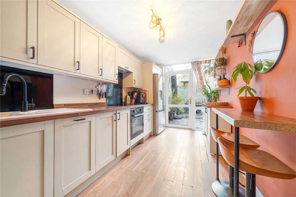 Property photo 2 of 9 Kitchen