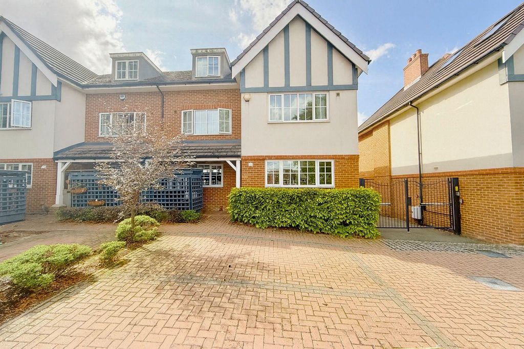 Property photo 1 of 18 House With Allocated Parking