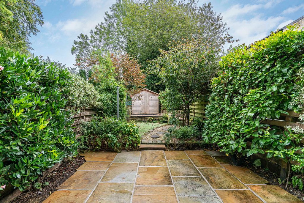 Property photo 2 of 34