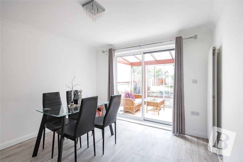 Property photo 3 of 17 Dining Area