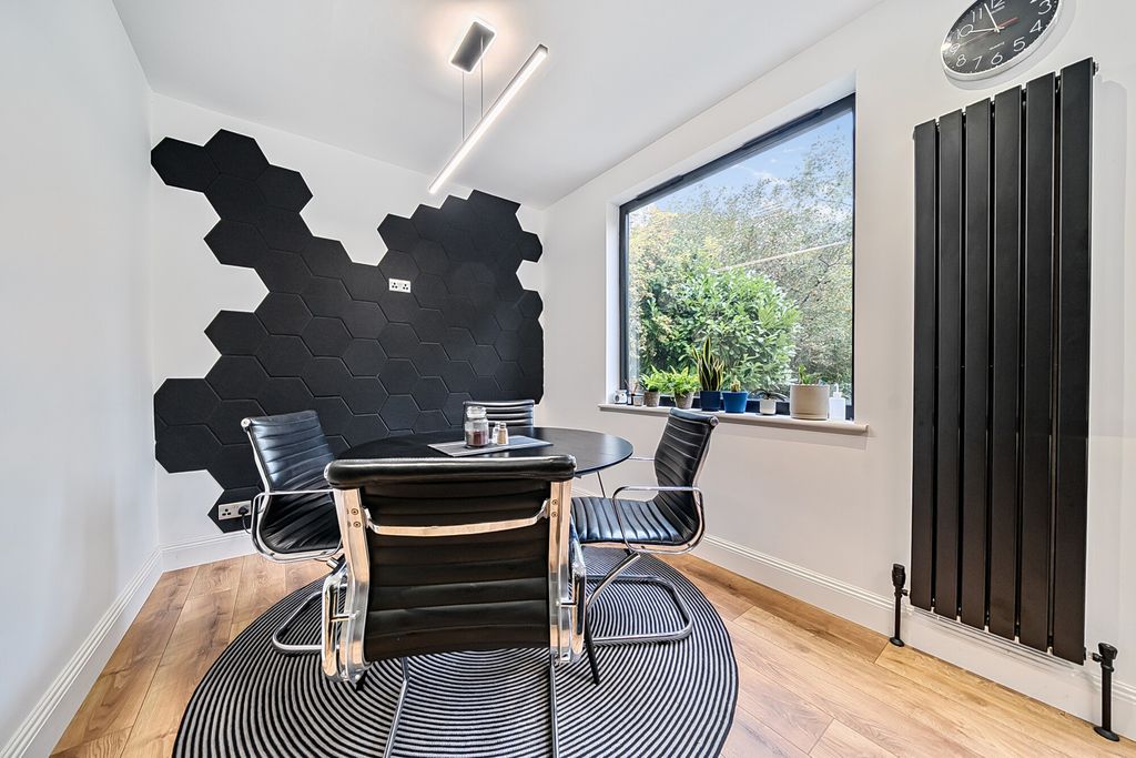 Property photo 3 of 34 Dining Area