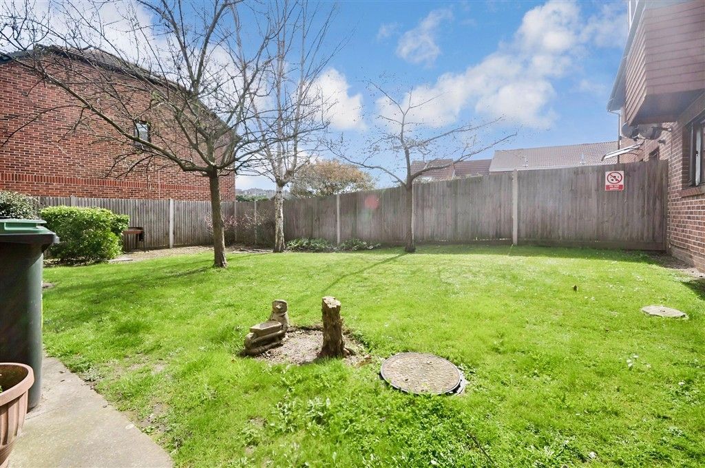 Property photo 2 of 9 Communal Garden