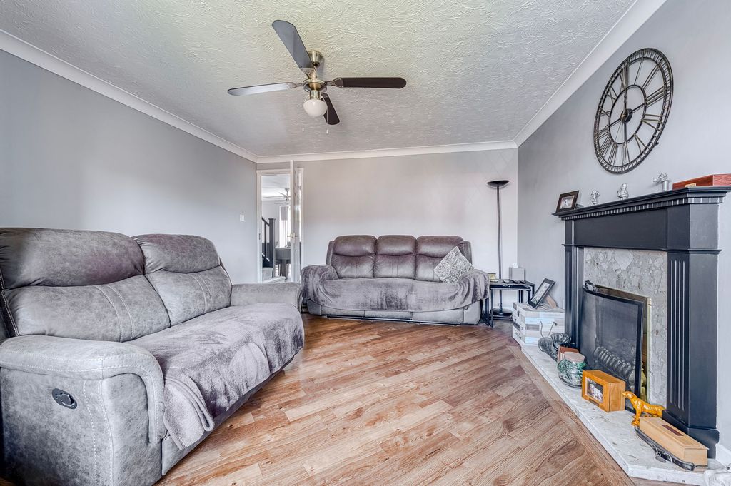 Property photo 3 of 25