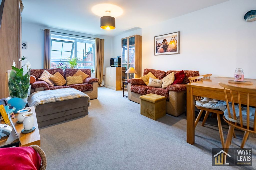 Property photo 2 of 28