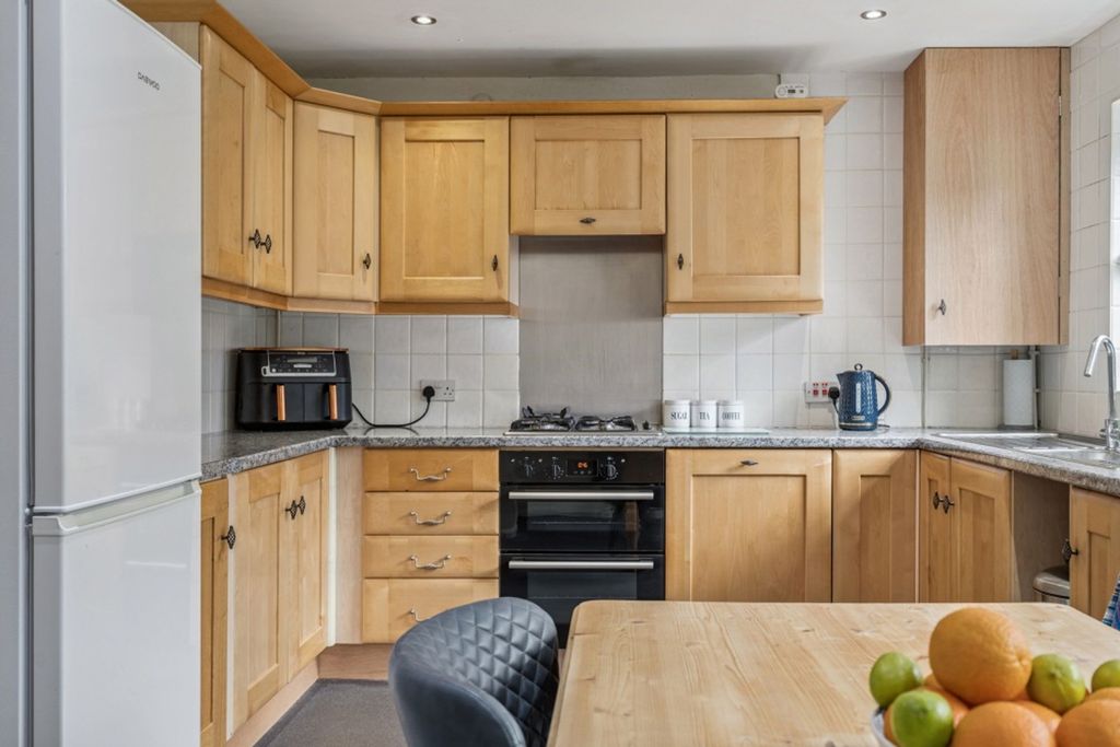 Property photo 2 of 30