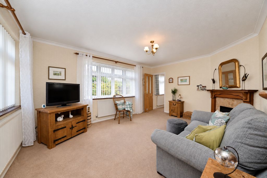 Property photo 3 of 23 198-Tring-Road-5800