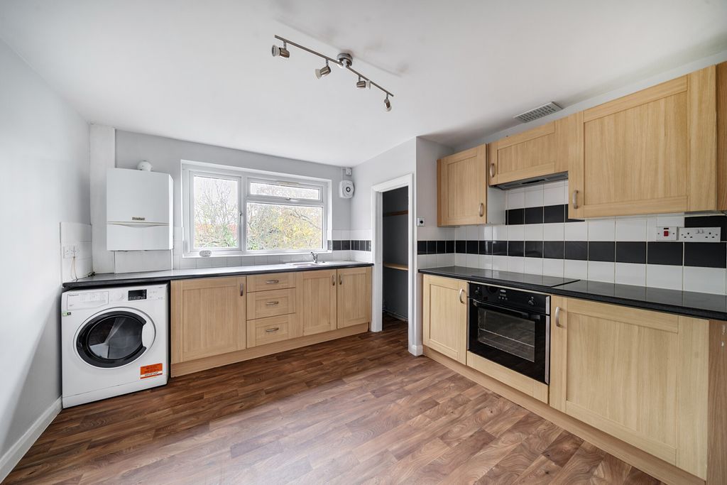 Property photo 2 of 19 1376928-1-690B440...