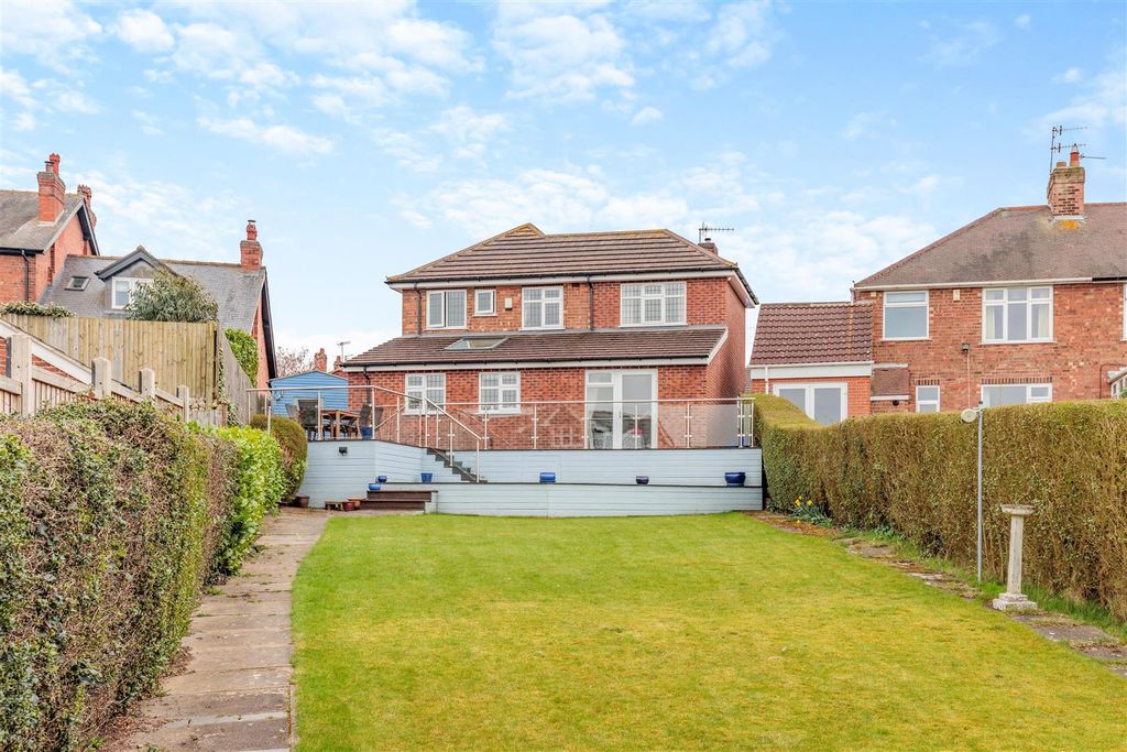 Property photo 3 of 44 8640488-Exterior05.Jpg