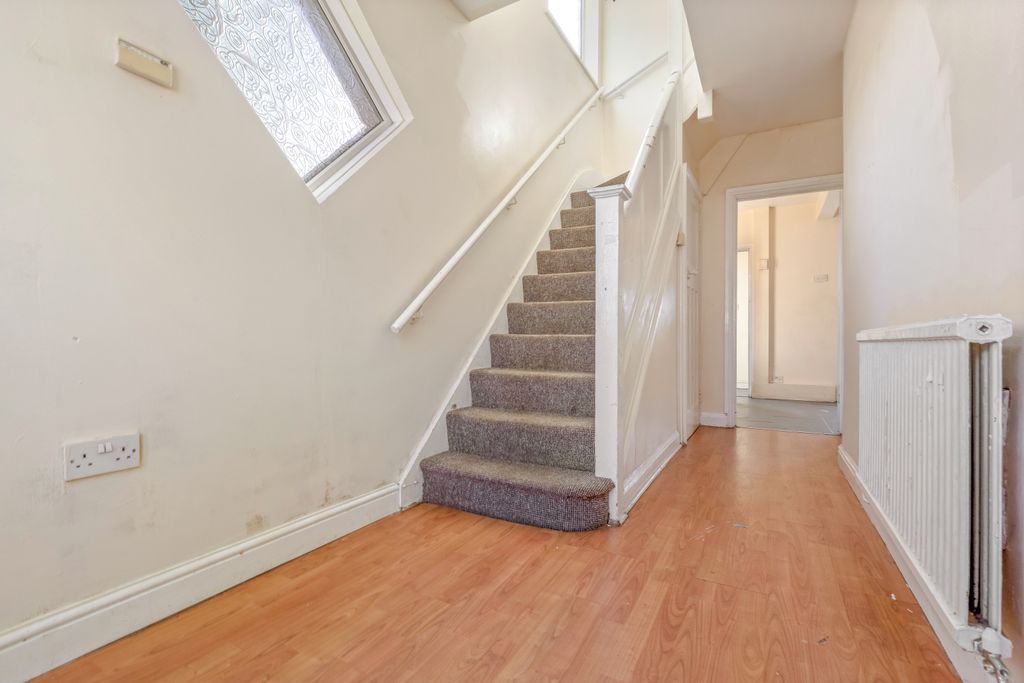 Property photo 2 of 24 Entrance Hall