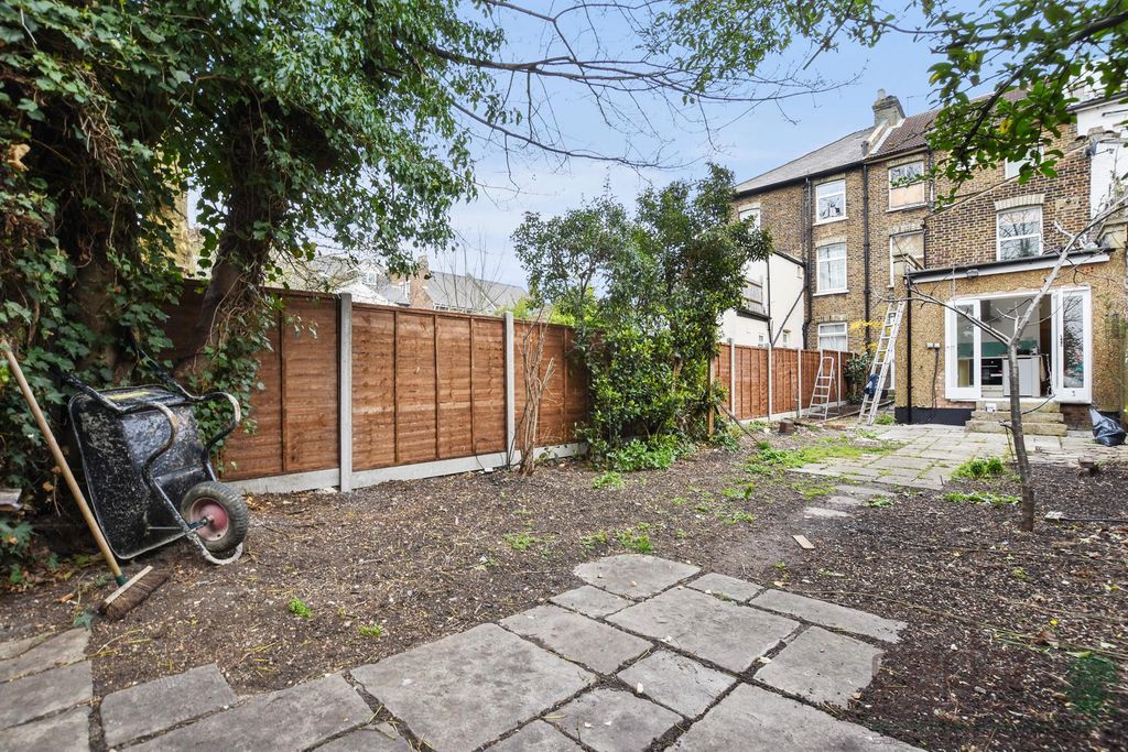 Property photo 3 of 19 Nfcedar - 34A Linchfield Rd - Garden - 3.Jpg