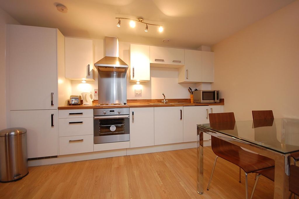 Property photo 2 of 7 Kitchen