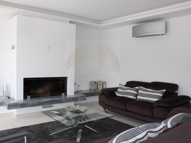 Property photo 3 of 28