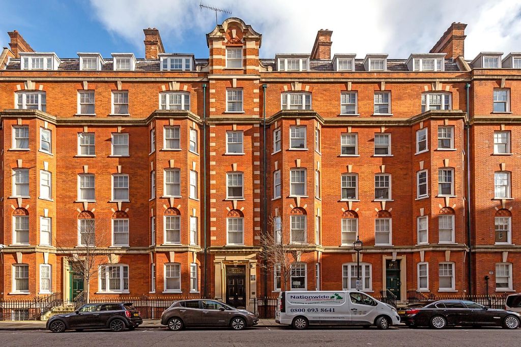 Property photo 2 of 16 19 Cumberland Mansions-11.Jpg