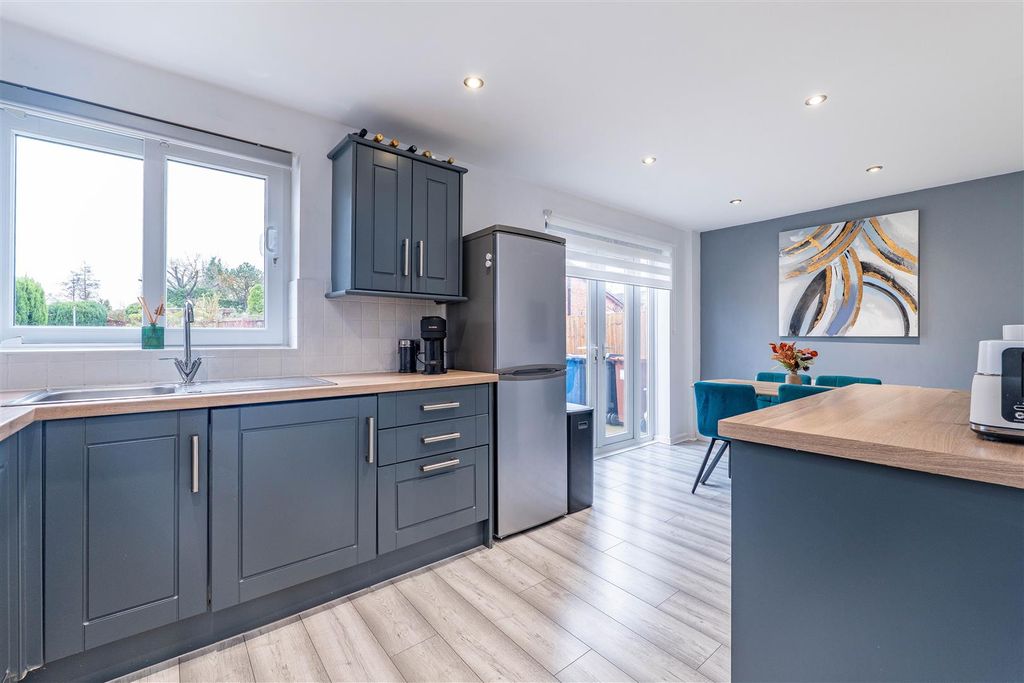 Property photo 3 of 32 Kitchen/Dining Room