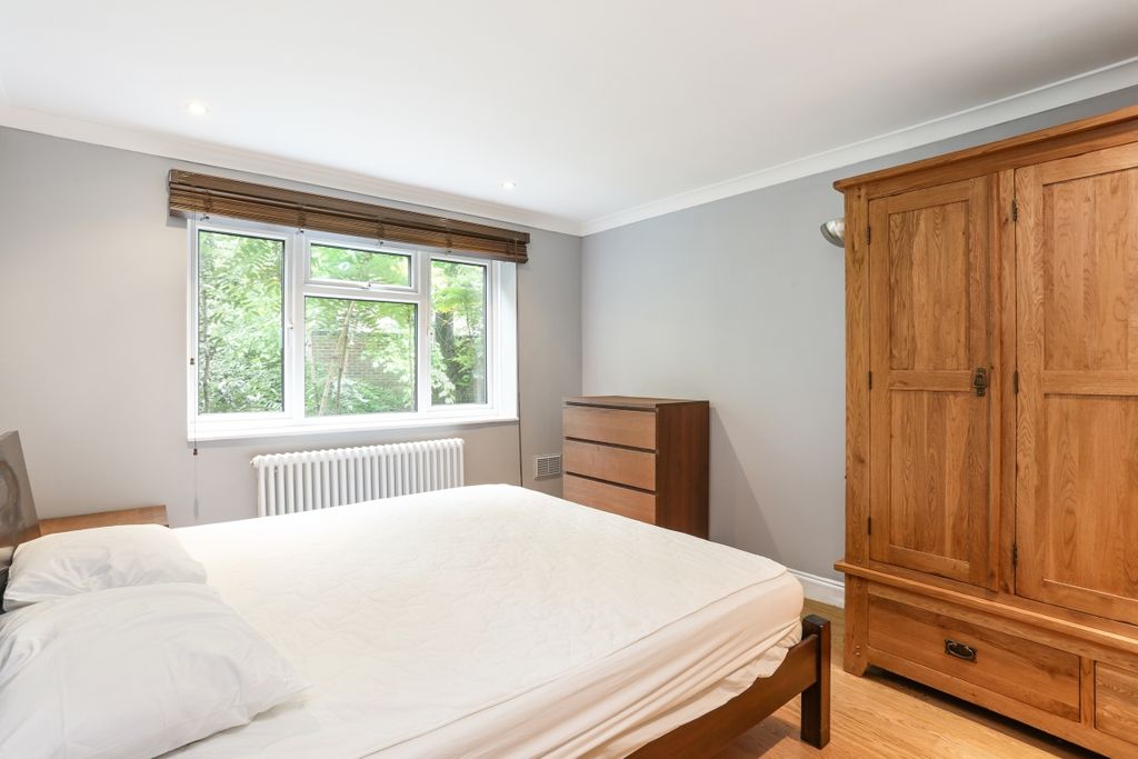 Property photo 3 of 8 Flat 20, Summerla...