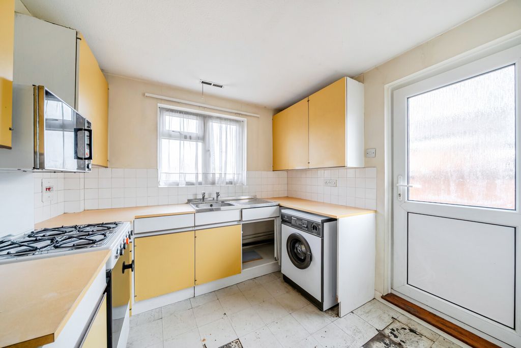 Property photo 2 of 20 1380945-10-691305...