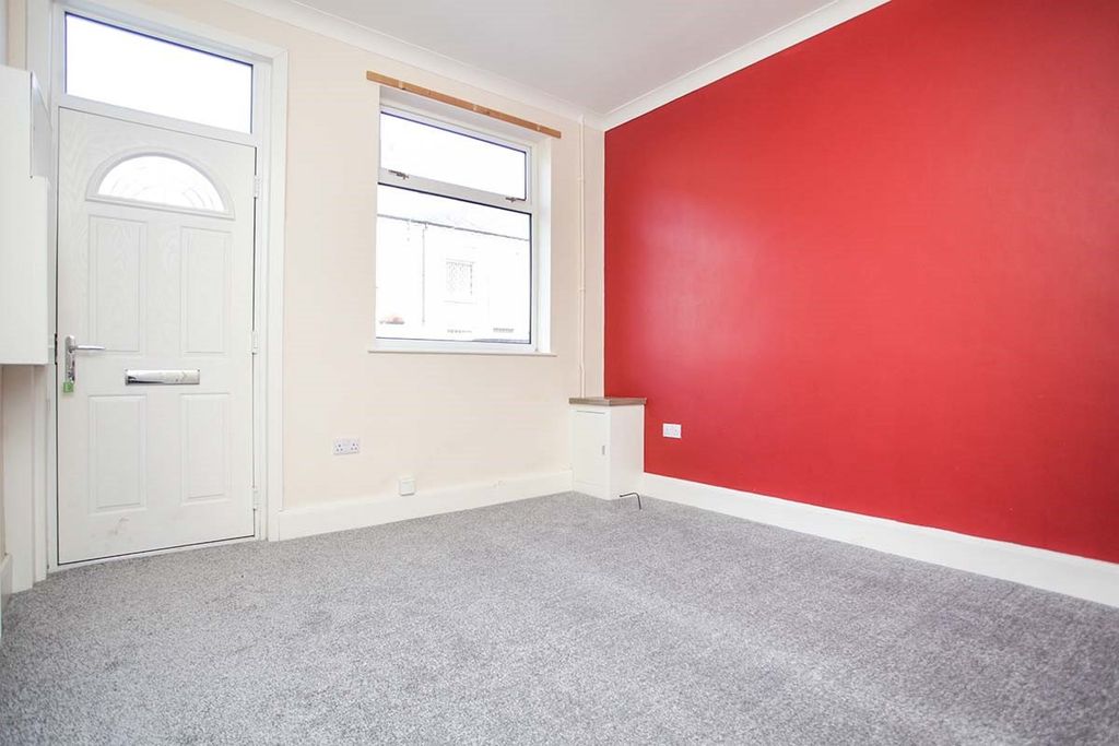 Property photo 3 of 9 Picture No. 16