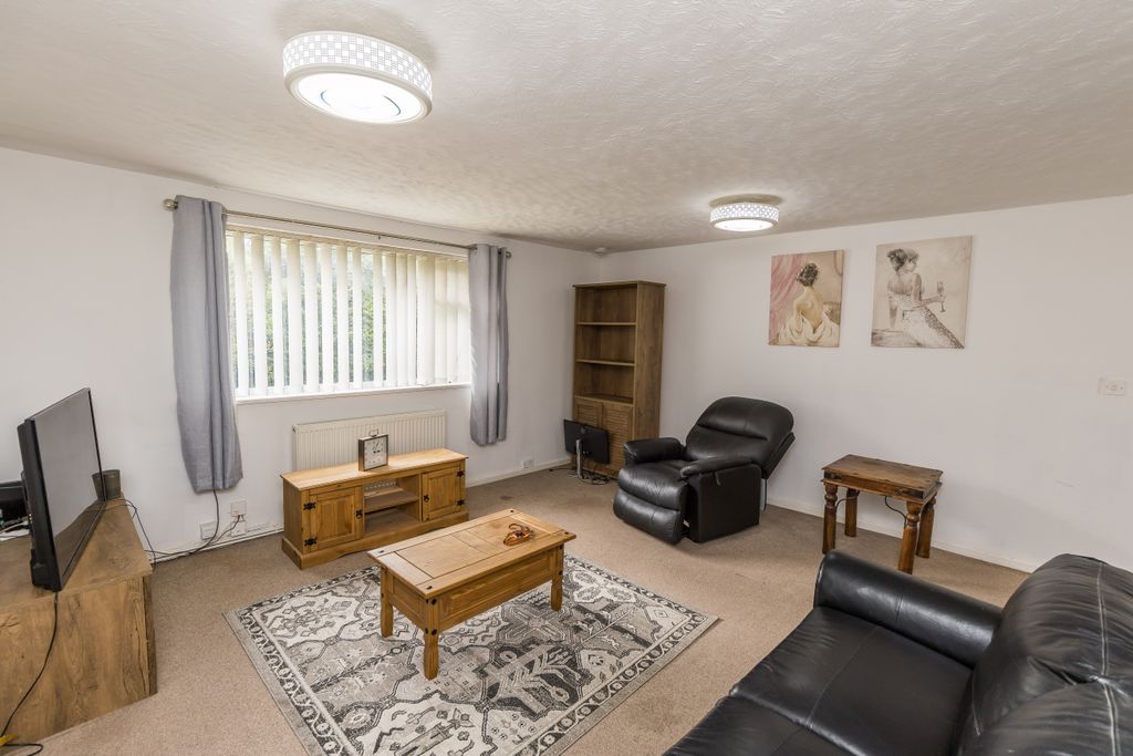 Property photo 3 of 9 3
