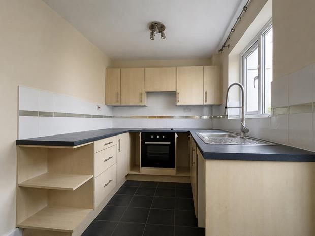 Property photo 3 of 7 Kitchen