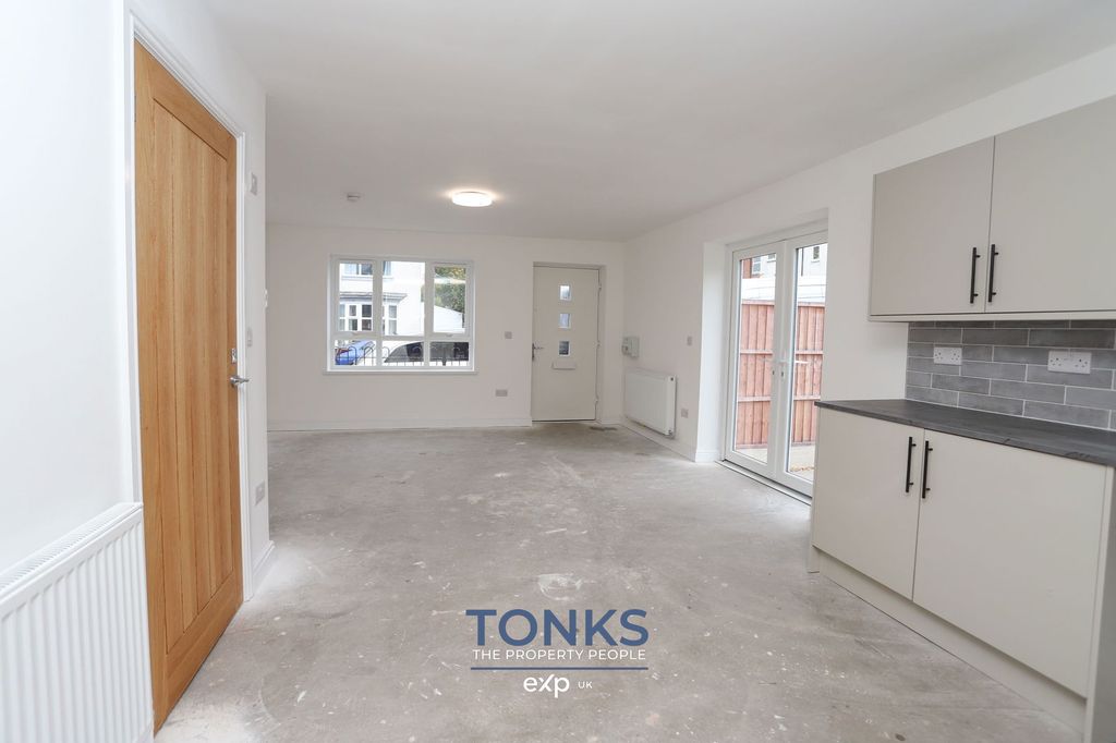 Property photo 3 of 18