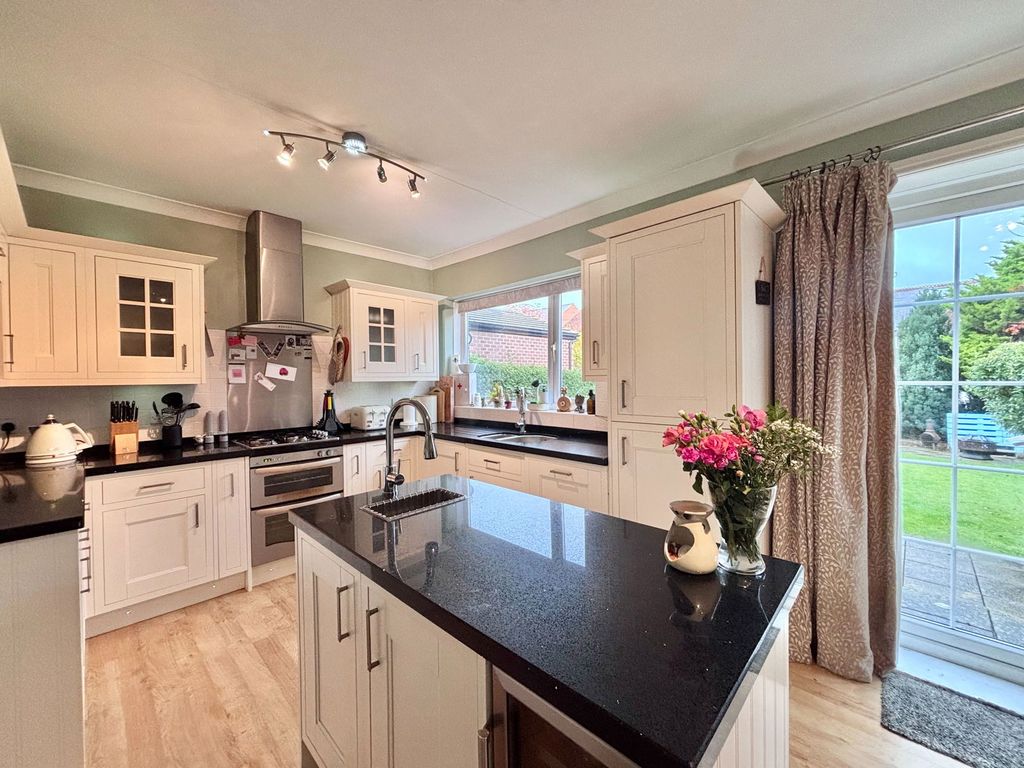 Property photo 2 of 27