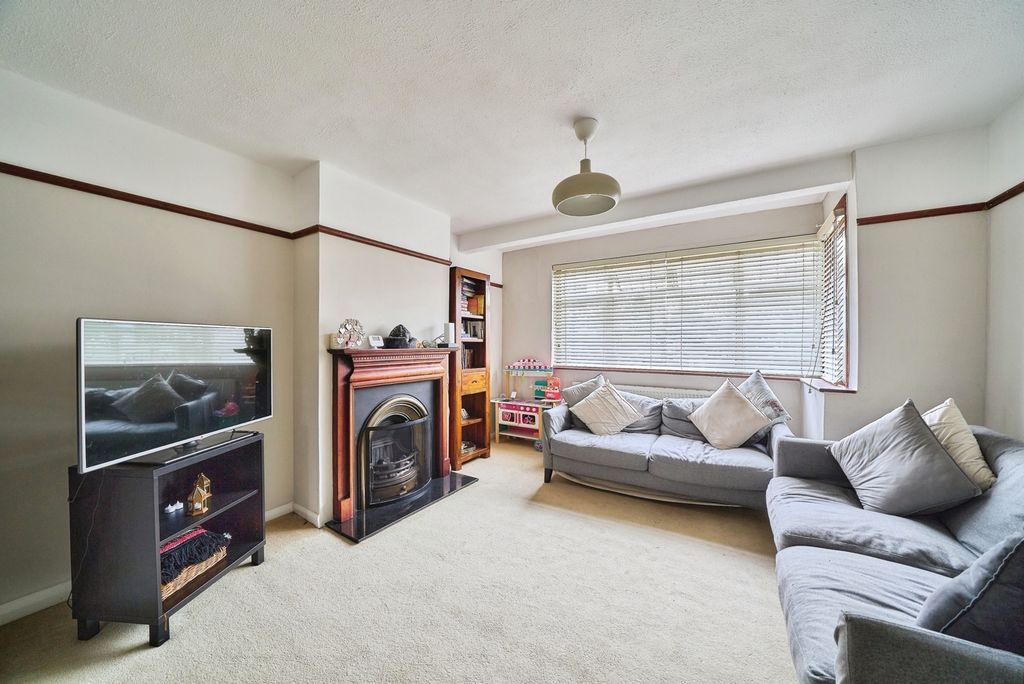 Property photo 3 of 17 Photo